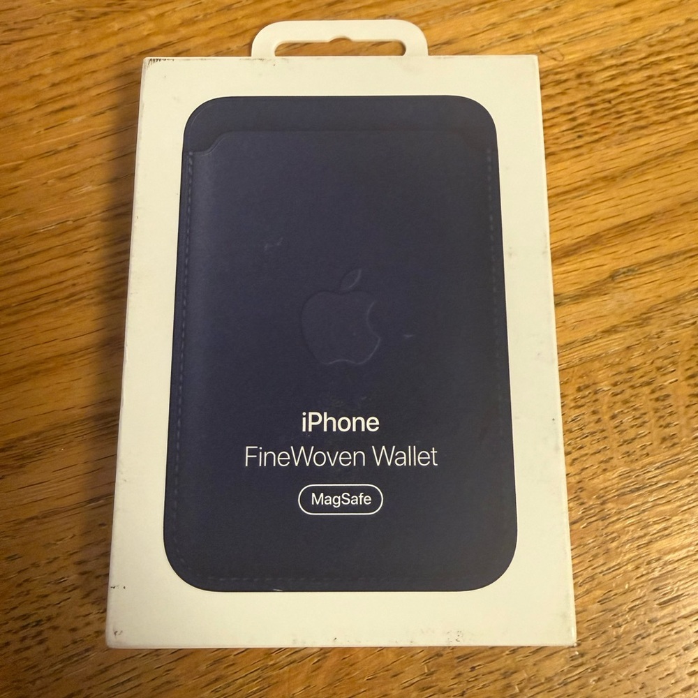 Apple iPhone FineWoven MagSafe Wallet - Dark Blue
